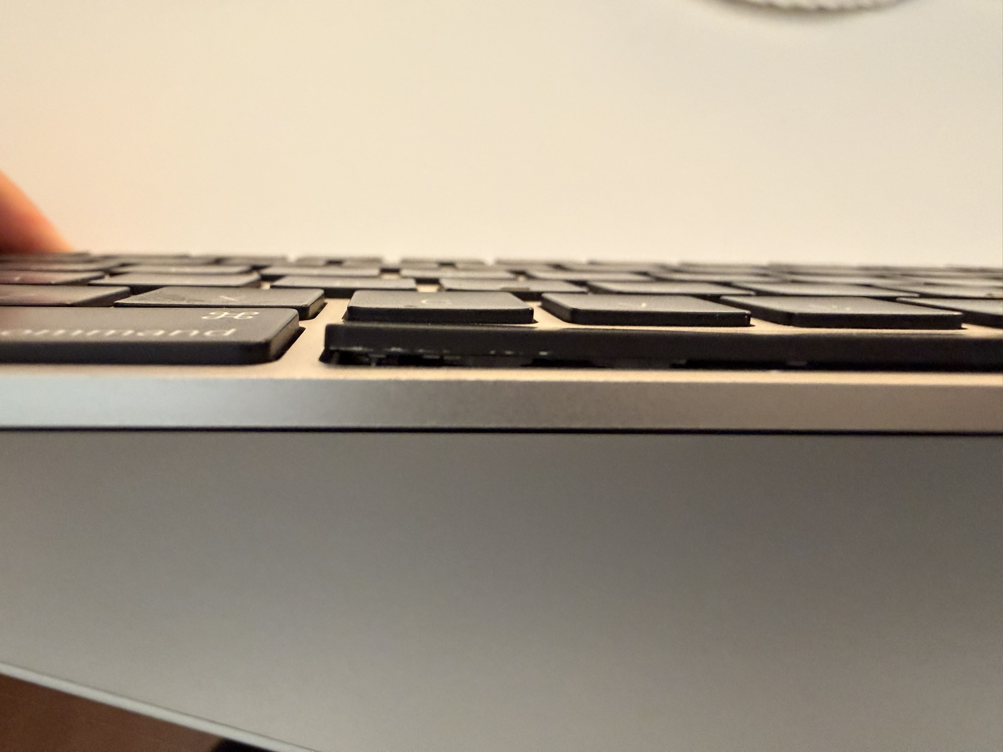 Apple Magic Keyboard Spacebar Flimsy Bottom Apple Magic Keyboard Spacebar Flimsy Bottom