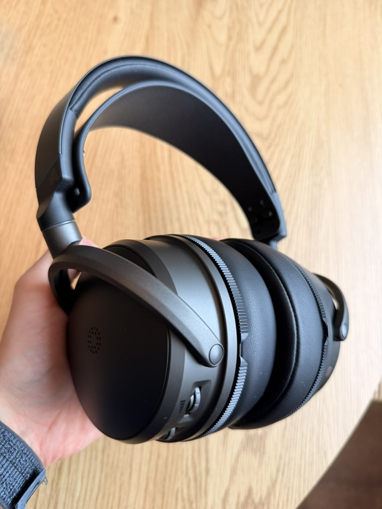 Audeze Maxwell 2 in hand Audeze Maxwell 2 in hand